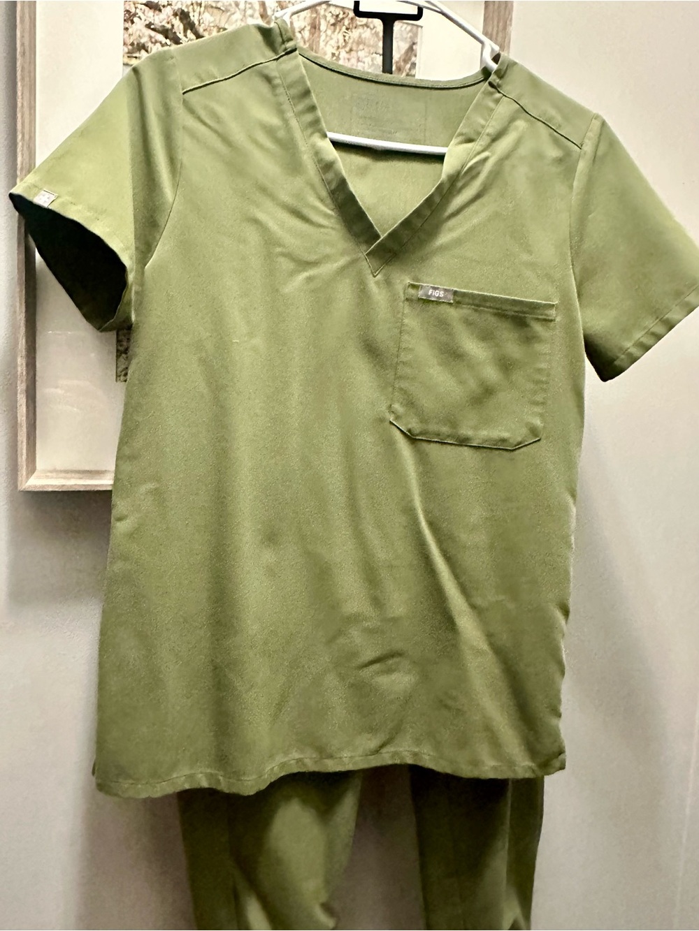 Figs Olive Green Women’s Pajama Scrub Set - V-Neck Top & Jogger Pants - Picture 3 of 7